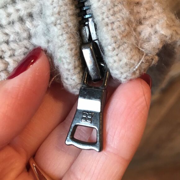 BCBGMAXAZRIA knitted sweater - Picture 7 of 8